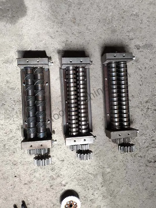 Different cutting rollers for various Chin Chin shapes