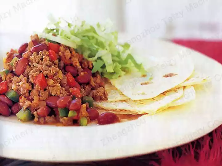 Mexican chili beef with tortillas