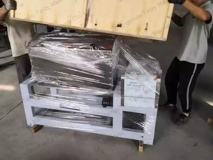 workers are packing machine